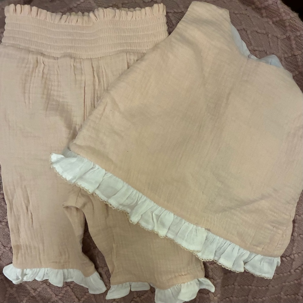 NWT busy bees smocks Peach Ruffle sleeveless 2-Piece w/White Trim size 12 months